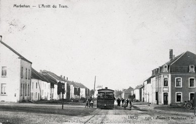 Marbehan- gd'rue- arrêt du tram + tram.jpg
